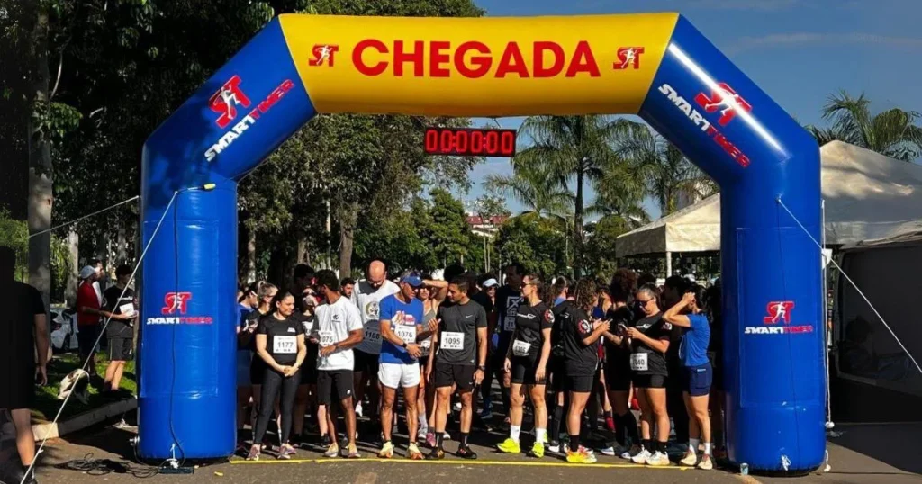 Destaque sua marca em eventos esportivos com um pórtico inflável personalizado