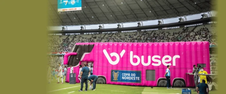 Túnel para campo de futebol